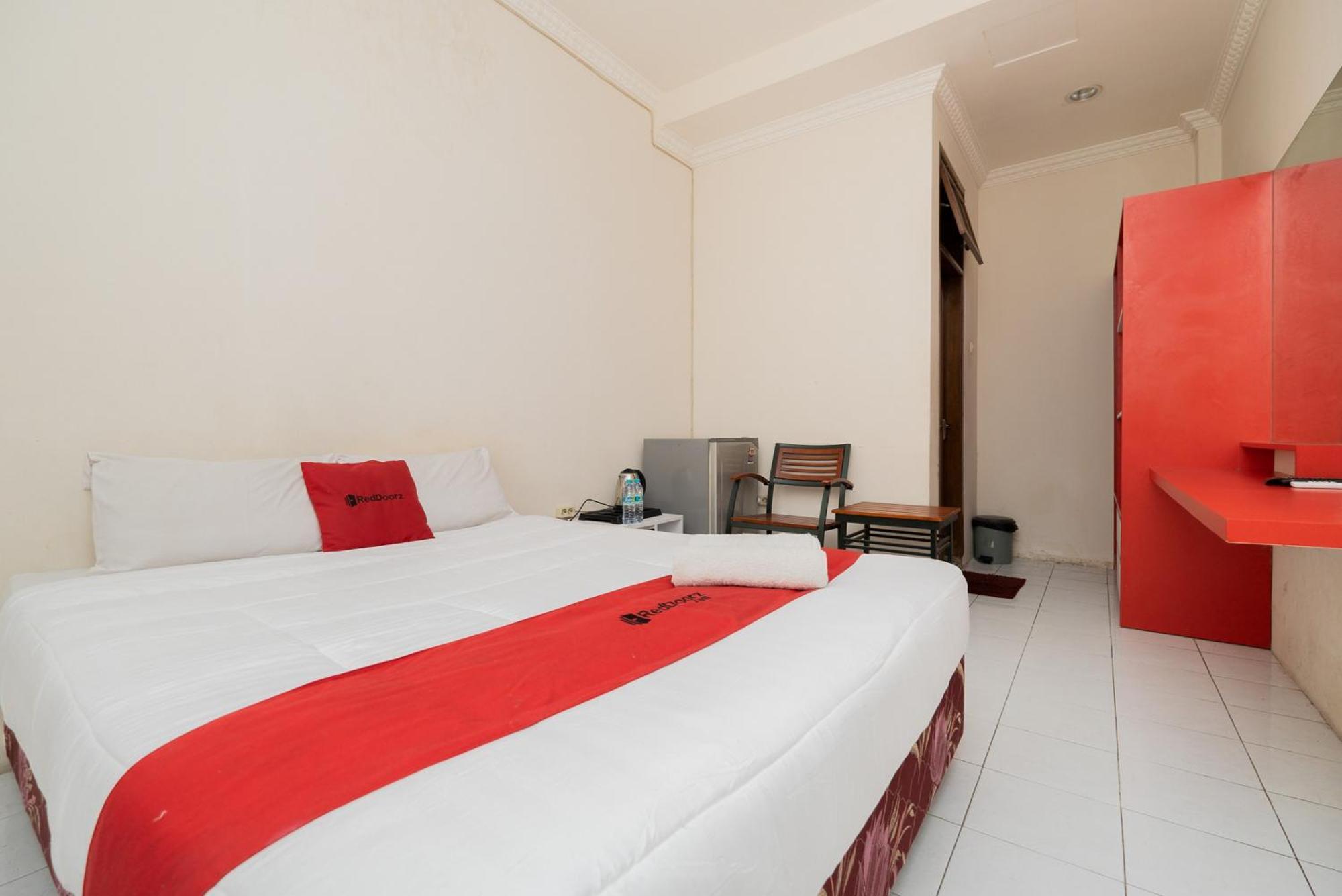 Reddoorz Plus @ Gunungsari Surabaya Kedurus Exterior photo